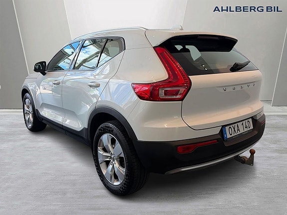 Volvo XC40 3 of 5