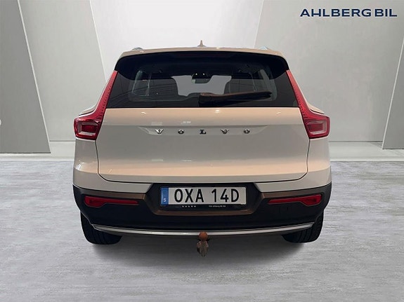 Volvo XC40 4 of 5