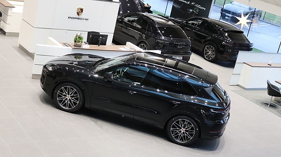 Porsche Cayenne 5 of 5