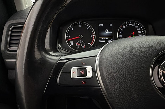 Volkswagen Amarok 24 of 29