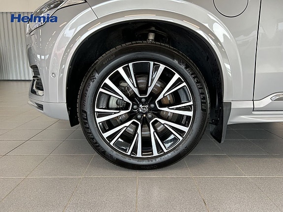 Volvo XC90 10 of 18