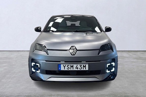 Renault 5 E-Tech 4 of 5