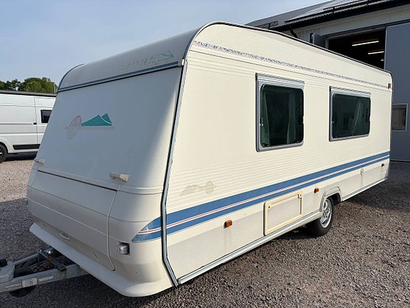 ADRIA UNICA 542. Allt är nytt i vagnen/Vån säng/Förtält.2001