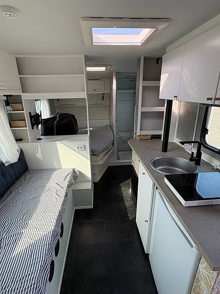 ADRIA UNICA 542. Allt är nytt i vagnen/Vån säng/Förtält.2001 3 of 12