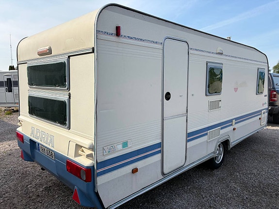 ADRIA UNICA 542. Allt är nytt i vagnen/Vån säng/Förtält.2001 2 of 12