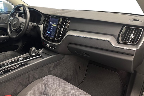 Volvo XC60 10 of 23