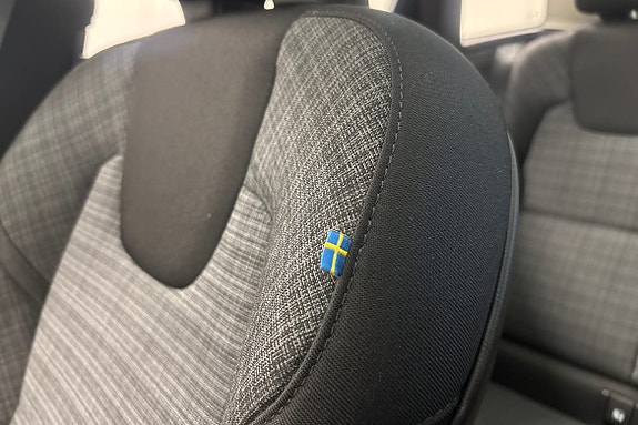 Volvo XC60 15 of 23