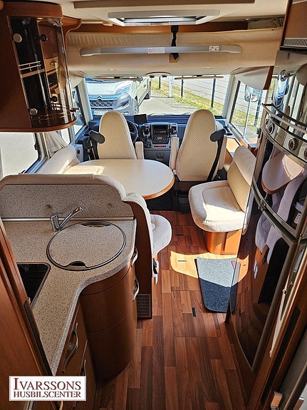 Hymer B 698 CL / Queensbed / Stort Garage / 156hk / 4250kg 18 of 21