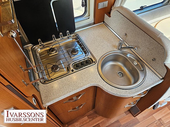 Hymer B 698 CL / Queensbed / Stort Garage / 156hk / 4250kg 13 of 21