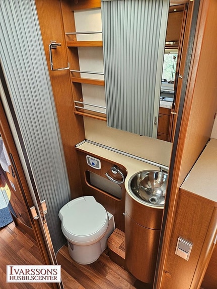 Hymer B 698 CL / Queensbed / Stort Garage / 156hk / 4250kg 16 of 21