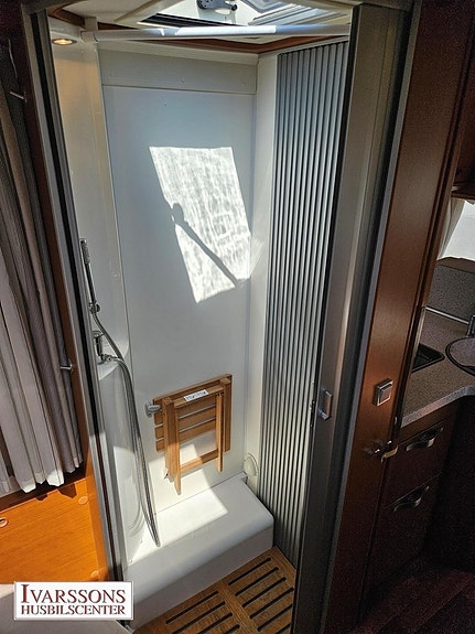 Hymer B 698 CL / Queensbed / Stort Garage / 156hk / 4250kg 17 of 21