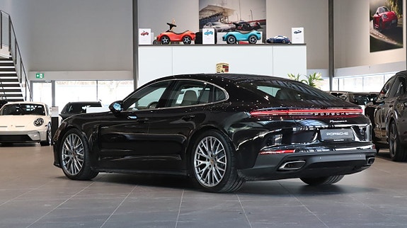 Porsche Panamera 4 2 of 5