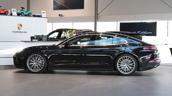 Porsche Panamera 4 4 of 5