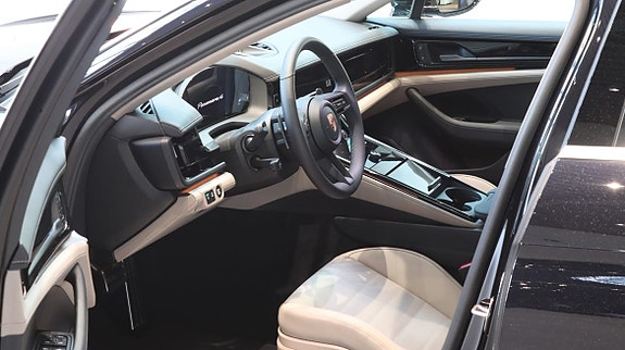 Porsche Panamera 4 8 of 11