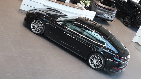 Porsche Panamera 4 6 of 11
