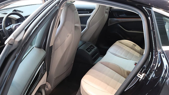 Porsche Panamera 4 10 of 11