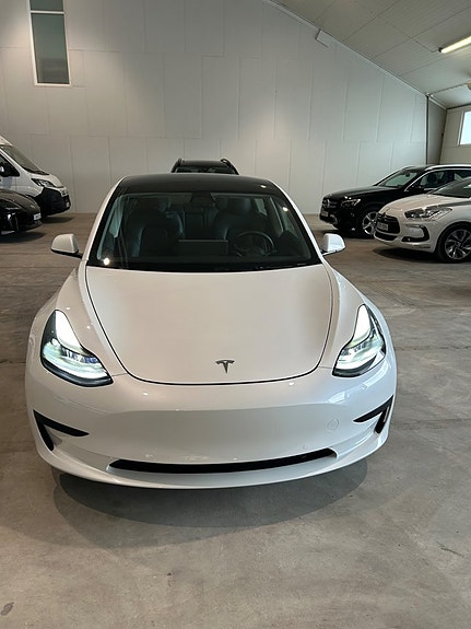 Tesla Model 3 4 of 10
