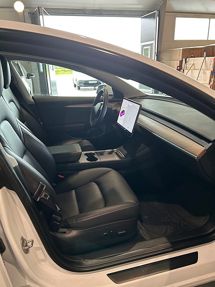 Tesla Model 3 9 of 10