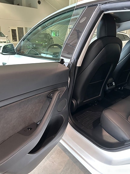 Tesla Model 3 6 of 10