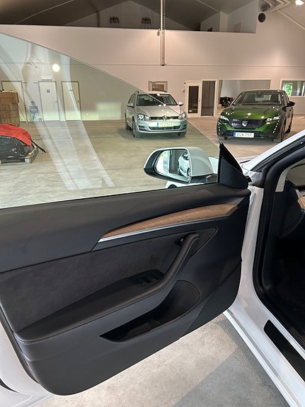Tesla Model 3 7 of 10