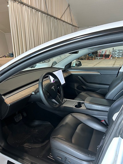 Tesla Model 3 8 of 10