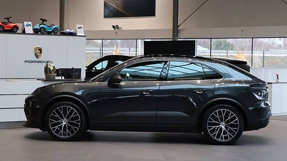 Porsche Macan 4 4 of 5