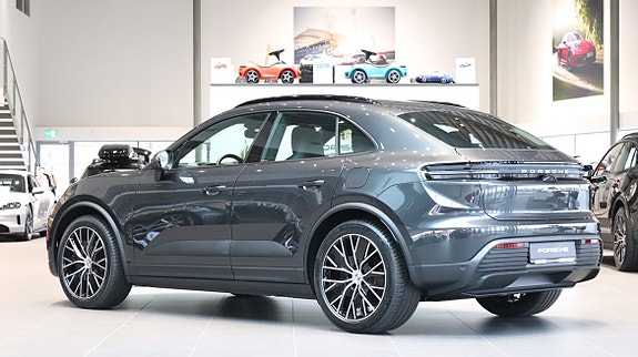 Porsche Macan 4 2 of 5