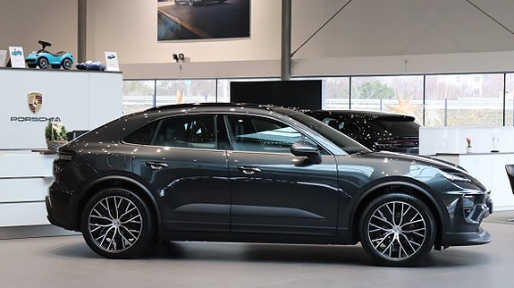 Porsche Macan 4 3 of 5