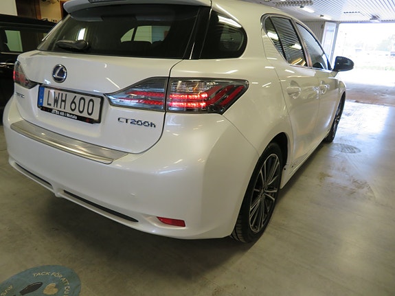 Lexus CT200h 24 of 27