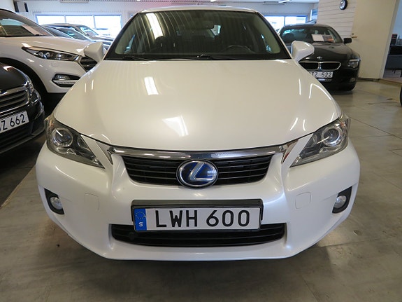 Lexus CT200h 20 of 27