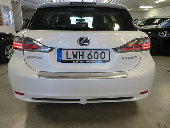 Lexus CT200h 23 of 27