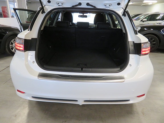 Lexus CT200h 14 of 27