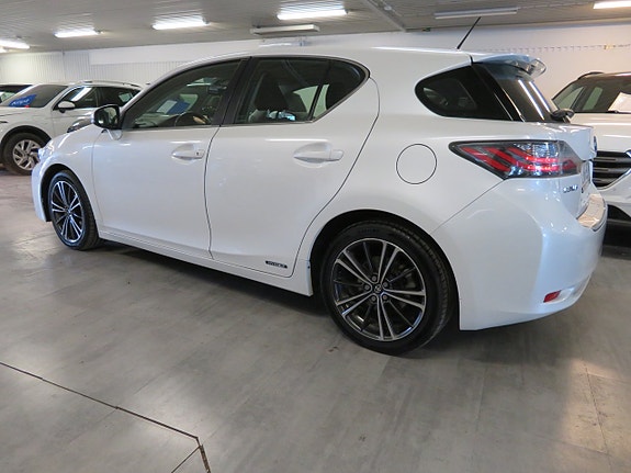 Lexus CT200h 21 of 27