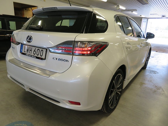 Lexus CT200h 25 of 27