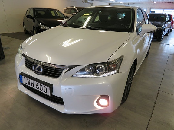 Lexus CT200h 8 of 27