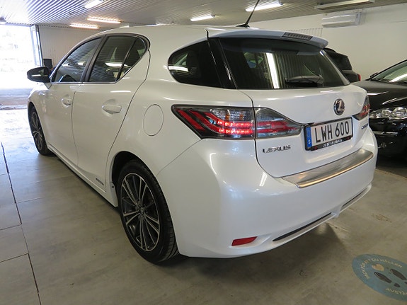 Lexus CT200h 22 of 27