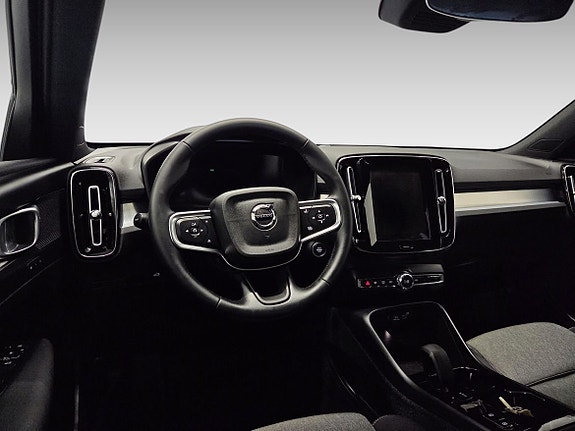 Volvo XC40 5 of 15