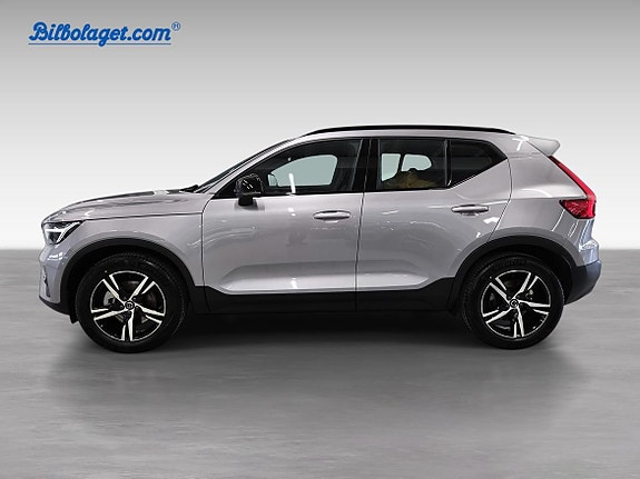 Volvo XC40 2 of 15