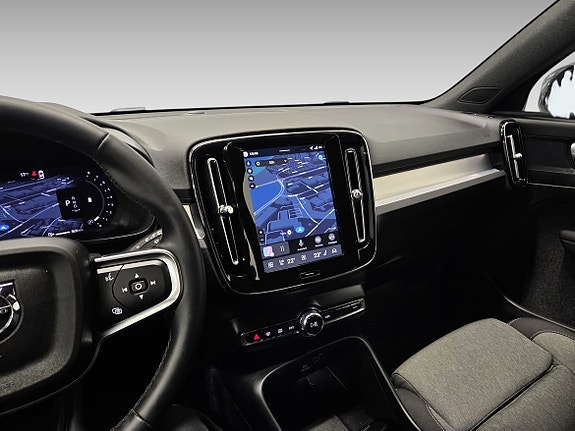 Volvo XC40 7 of 15