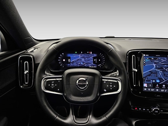 Volvo XC40 6 of 15