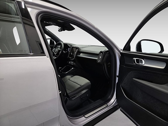 Volvo XC40 12 of 15
