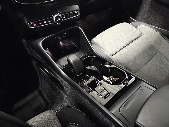 Volvo XC40 10 of 15