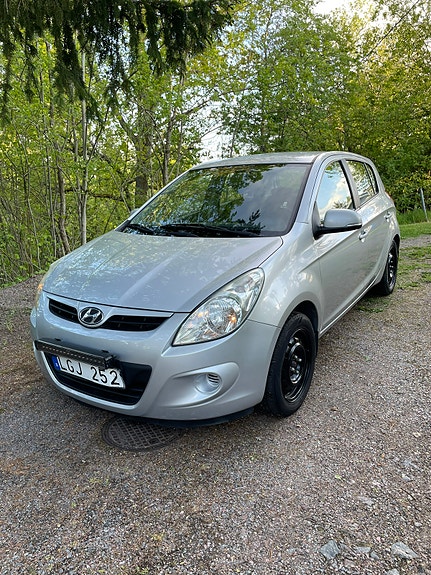 Hyundai i20 2 of 5