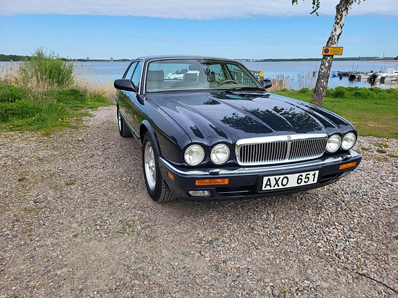 Jaguar XJ 5 of 5