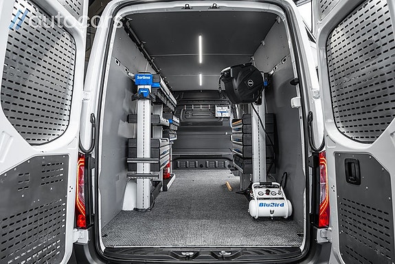 Mercedes-Benz Sprinter 319 16 of 30