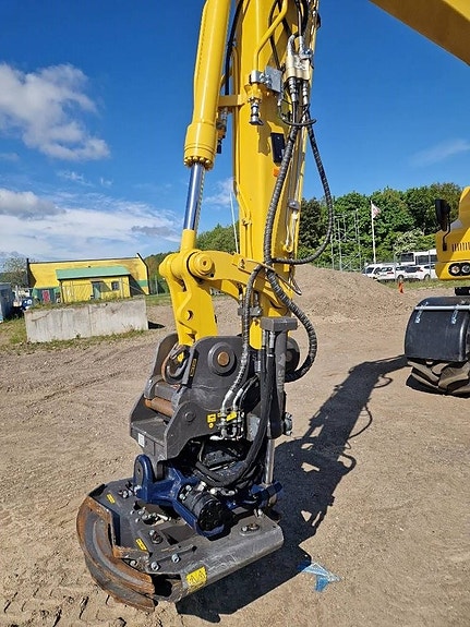 Komatsu PW148-11E0 6 of 11