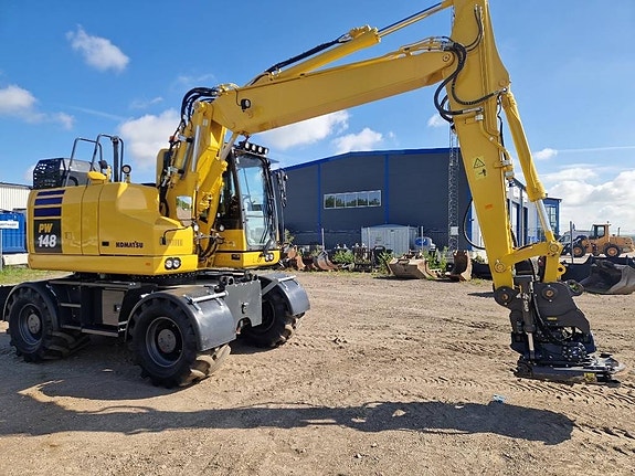 Komatsu PW148-11E0 2 of 5
