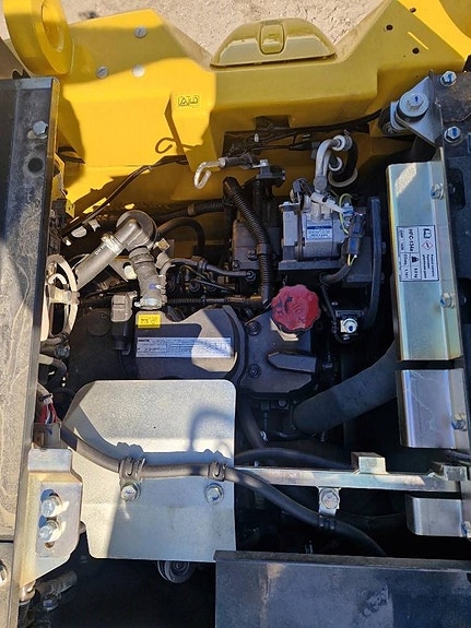 Komatsu PW148-11E0 8 of 11