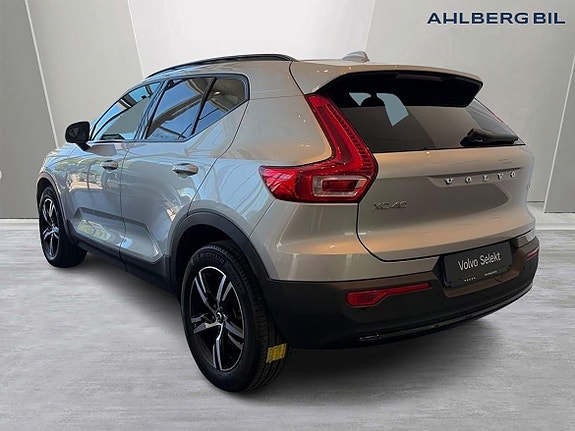 Volvo XC40 3 of 5