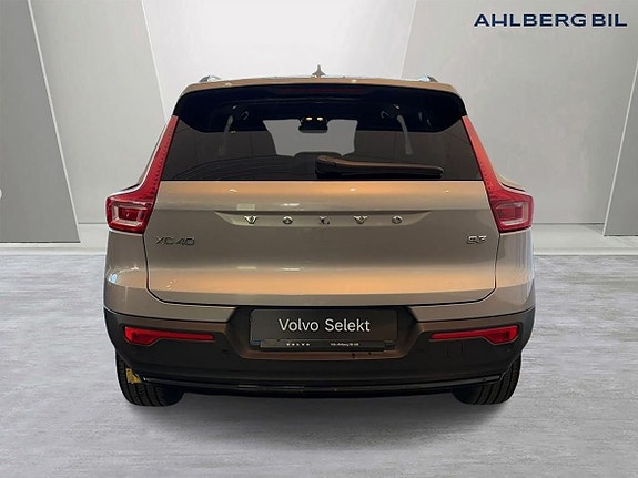 Volvo XC40 4 of 5